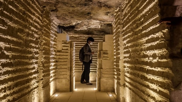 La estructura de 4.700 años de antigüedad se encuentra al sur de El Cairo, en la antigua capital de Memphis, declarada Patrimonio de la Humanidad por la Unesco, que alberga algunos de los monumentos más fascinantes de Egipto (AFP)