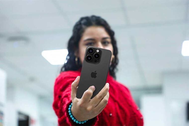 Los usuarios de iPhone 15 que hagan zoom en un objeto podrían escuchar su voz con menos volumen de audio.