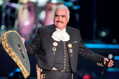 Fotografía de archivo fechada el 11 de septiembre de 2020 y cedida por Chino Lemus del cantante Vicente Fernández durante un concierto. EFE/ Chino Lemus SOLO USO EDITORIAL/NO VENTAS/SOLO DISPONIBLE PARA ILUSTRAR LA NOTICIA QUE ACOMPAÑA/CRÉDITO OBLIGATORIO
