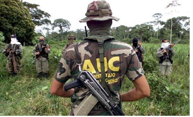 Paramilitares de las AUC, con quienes habría cooperado el general (r) Correa Zambrano - crédico Consejo Regional de Indígenas del Cauca