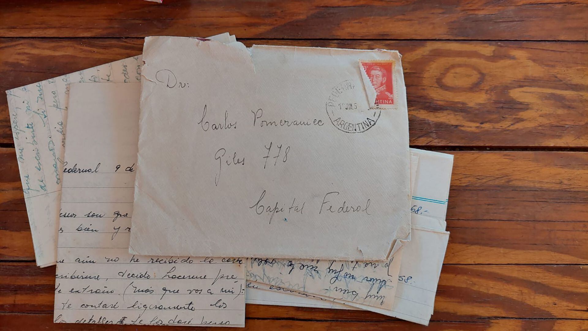 Cartas que mi mamá le mandaba a mi papá mientras eran novios y ella se iba de vacaciones a Entre Ríos