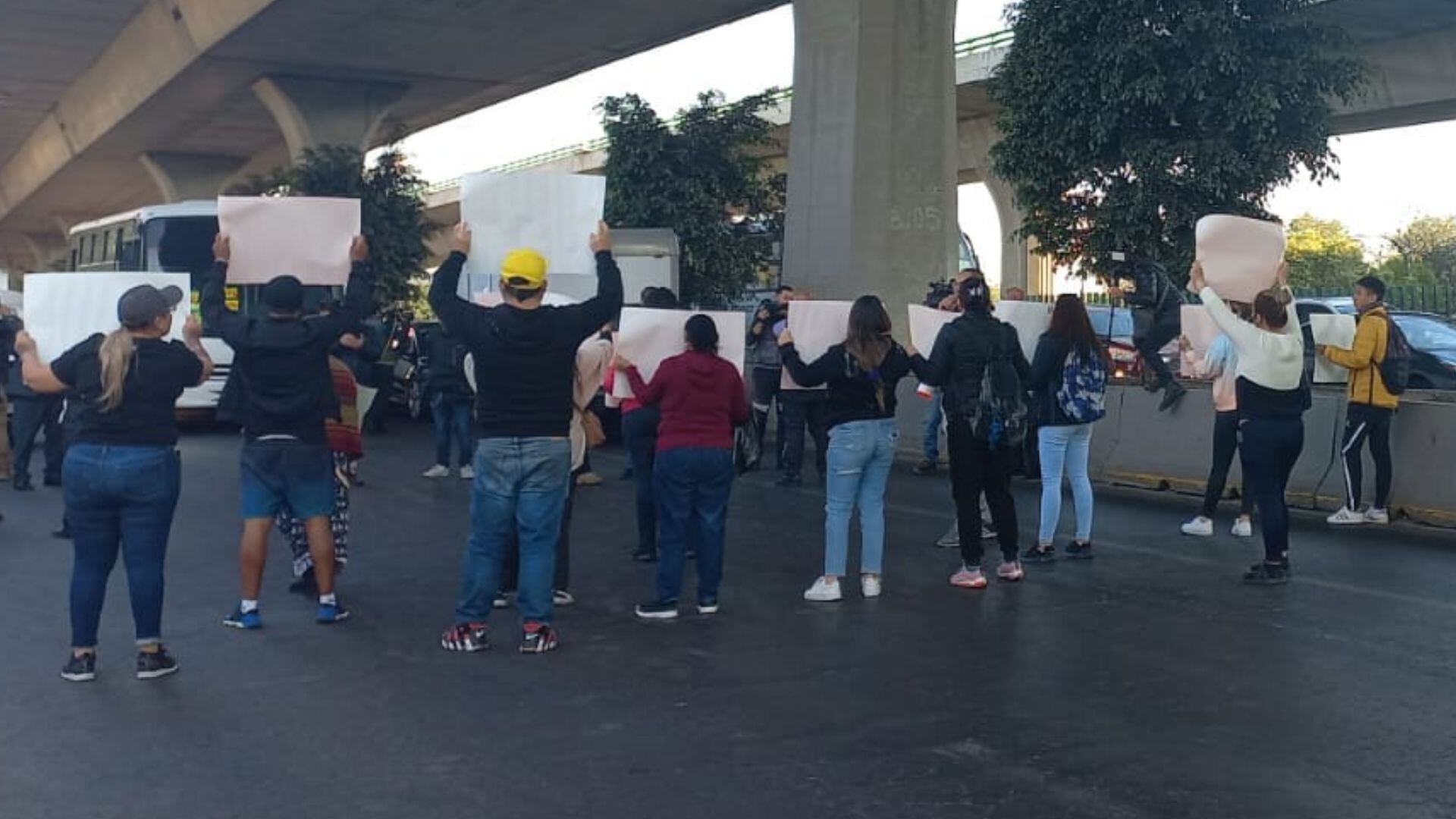 Familiares de dos jóvenes atropellados por policías de Naucalpan exigen justicia