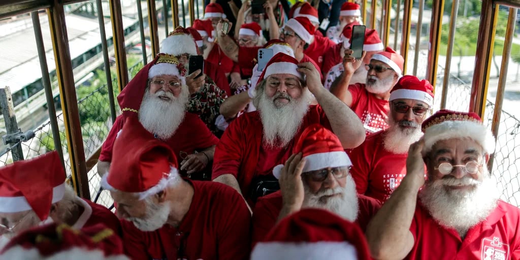 Los Papás Noel que alegrarán a los niños de Río de Janeiro este año ya están graduados