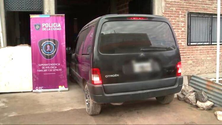 La Berlingo encontrada en Ingeniero Budge.