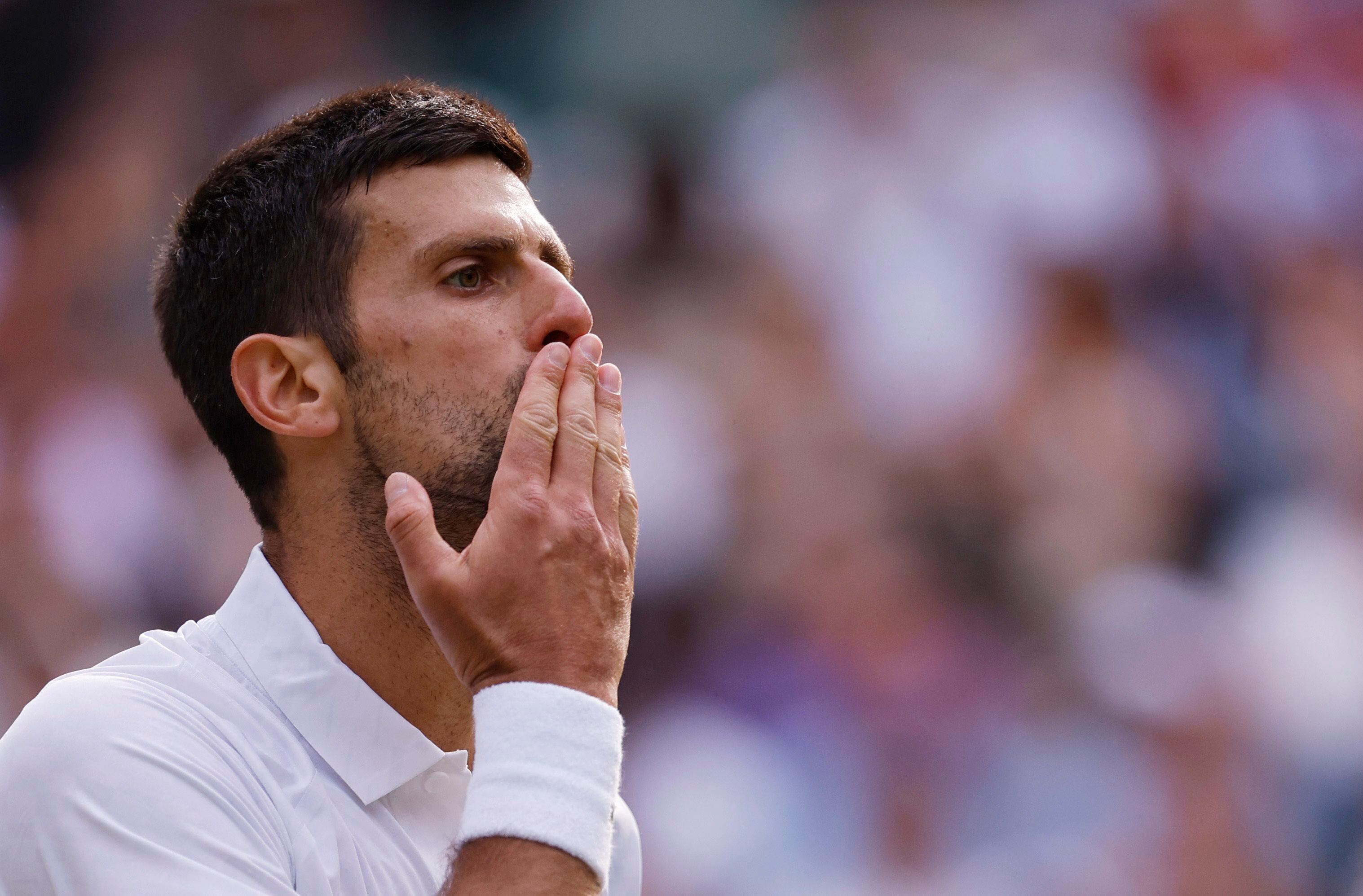 Djokovic reacciona durante la final de Wimbledon (REUTERS/Andrew Couldridge)