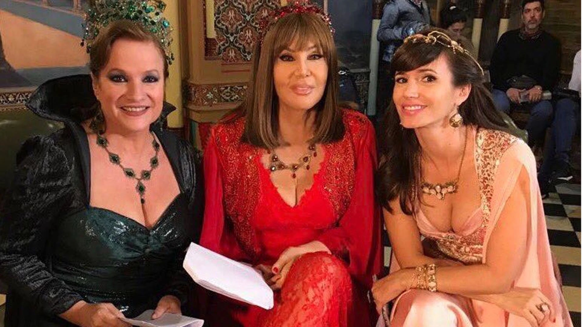 Susana Giménez grabó la apertura de su programa con varios famosos como Griselda Siciliani y Lucía Galán. La diva cumple 30 años al aire y prepara un gran regreso a la pantalla de Telefe