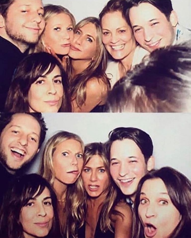 Jennifer Aniston con algunos de sus amigos, entre ellos la actriz Gwyneth Paltrow