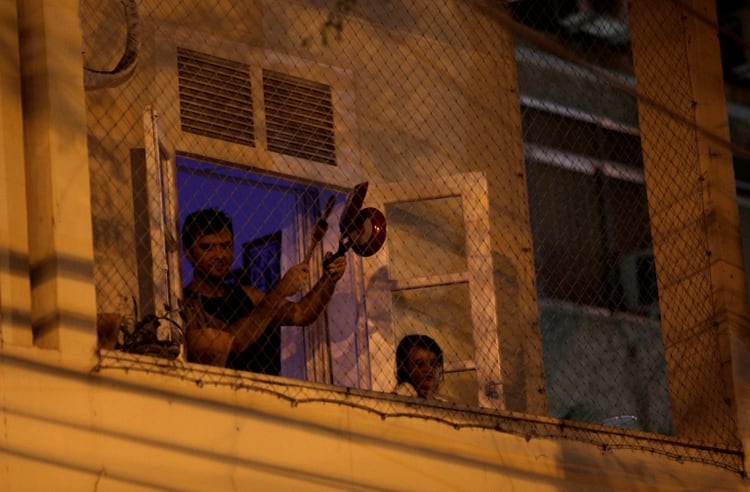Un cacerolazo en Río de Janeiro (REUTERS/Ricardo Moraes)