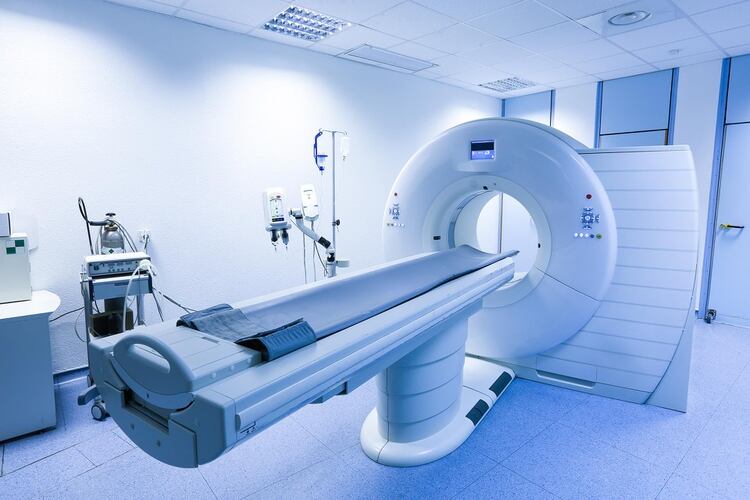 El fMRI es una técnica extensivamente usada en radiología que produce imágenes de alta resolución con buen contraste entre diversos tejidos cerebrales (Shutterstock)