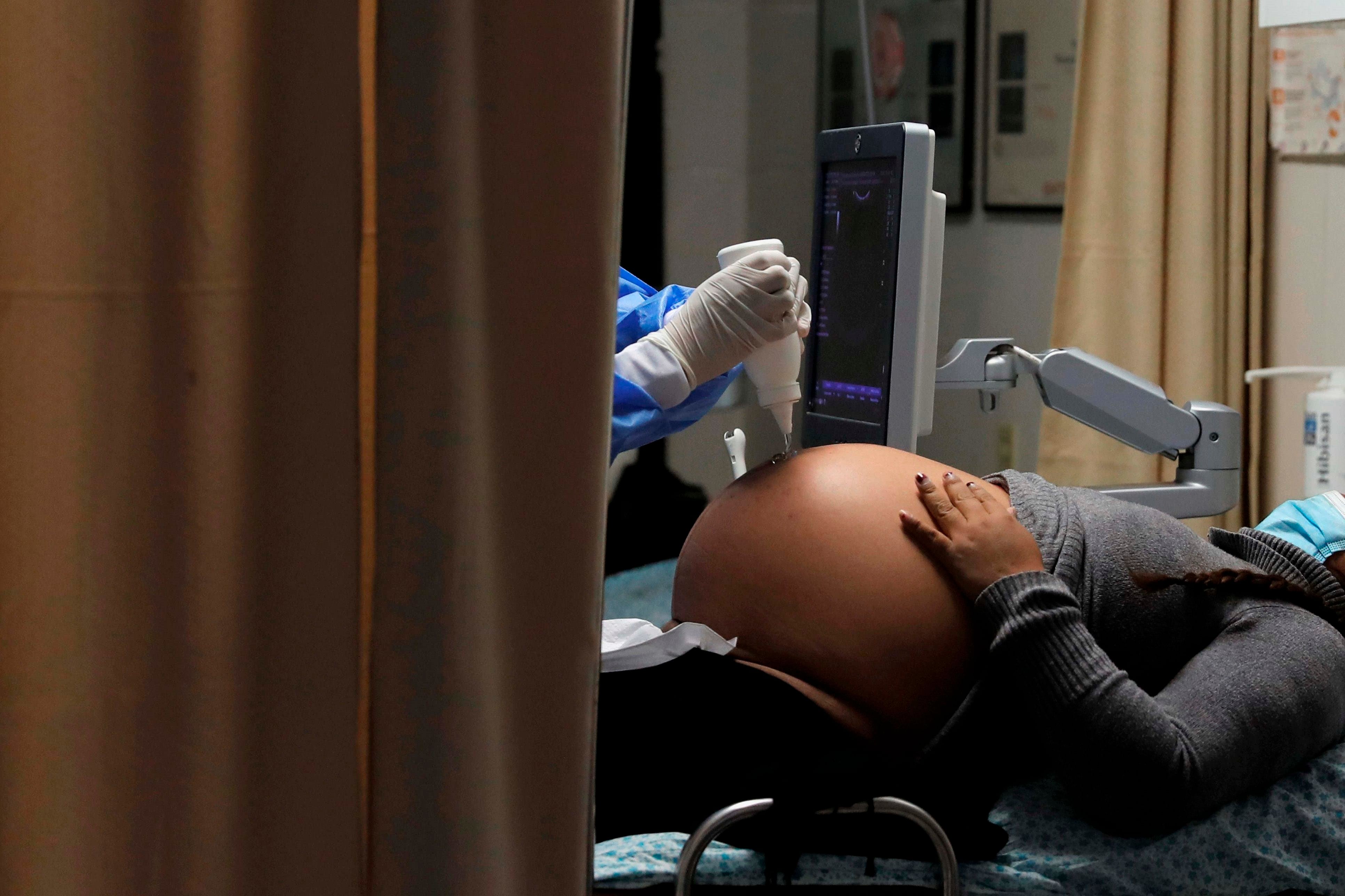 Las muertes de bebes prematuros y madres por la epidemia ha crecido - EFE/ Paolo Aguilar /ARCHIVO 