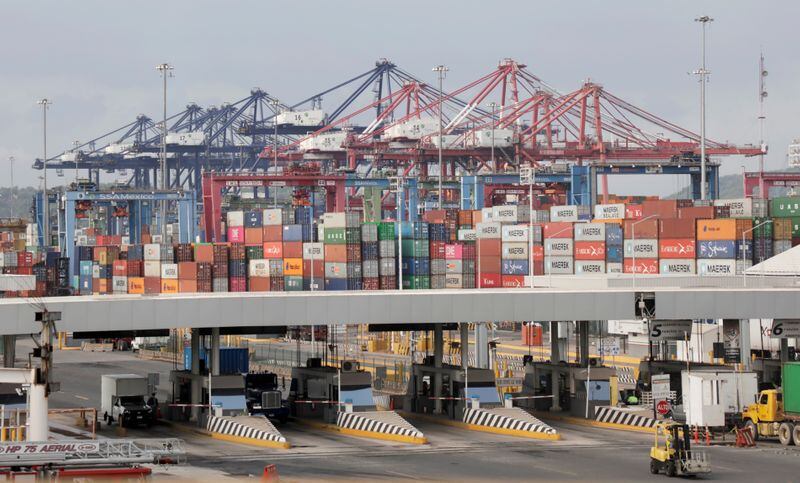 La Secretaría de Comunicaciones y Transportes dejará de tener las facultades de control de puertos y aduanas para entregárselos a la Marina (Foto: Alan Ortega/ Reuters)