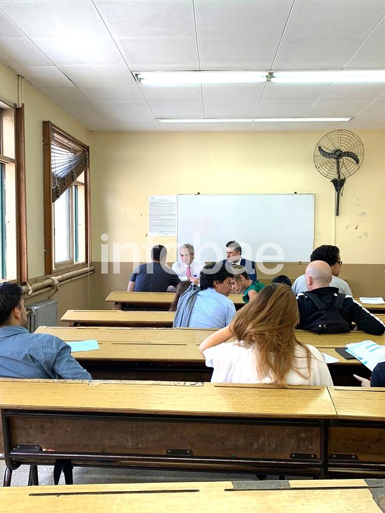 Fernández es profesor adjunto interno en la UBA y dicta la materia “Teoría General del Delito y Sistema de la Pena” en el Ciclo Profesional Orientado