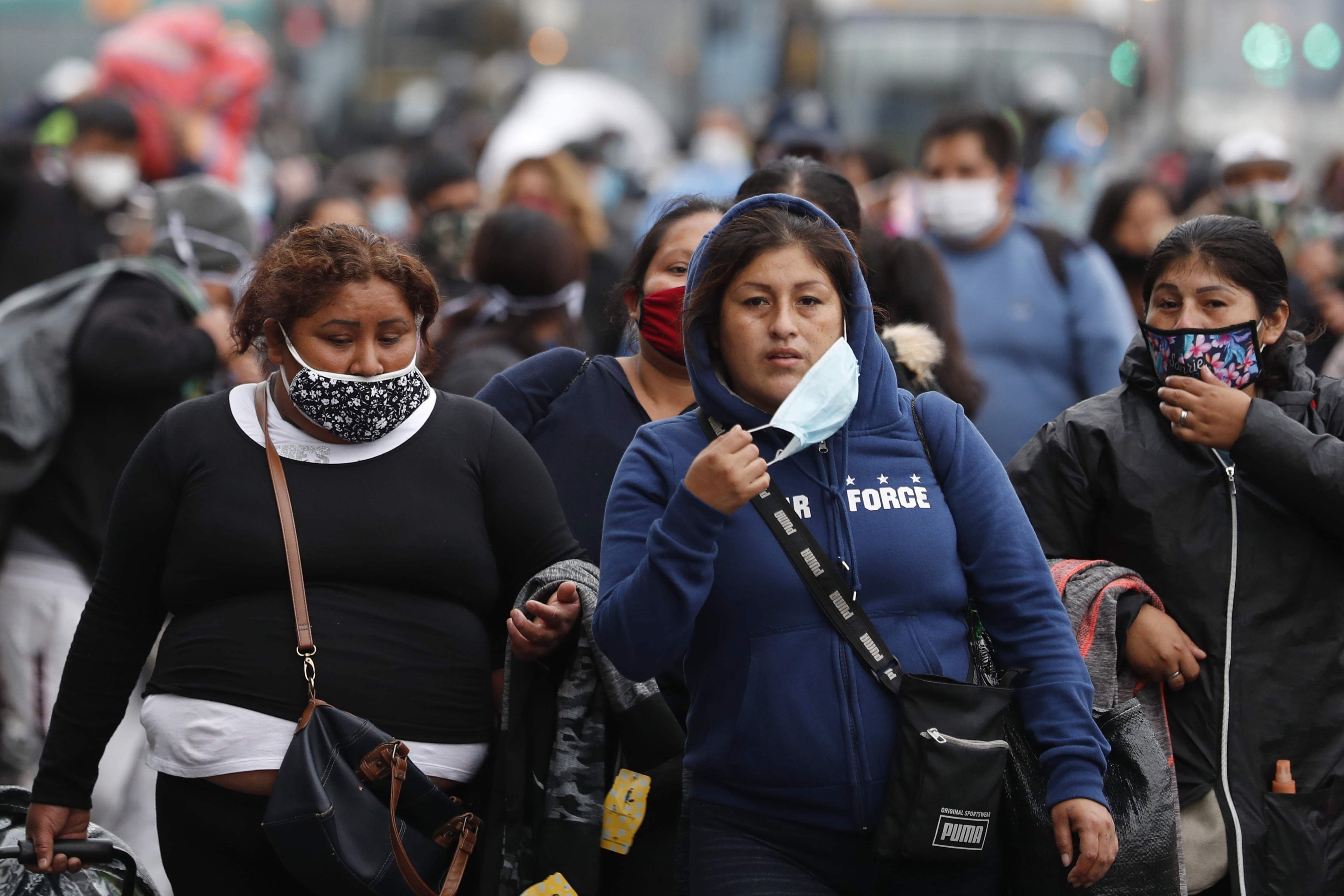 Uso de mascarillas ya no es obligatorio en el Perú desde el 1 de mayo. Fotografía de archivo. EFE/Paolo Aguilar 