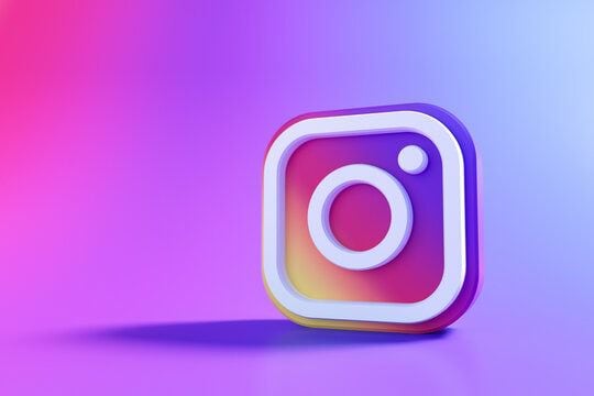 Los usuarios de Instagram tendrán más herramientas para identificar imágenes y fotografías falsas en la red social. (Adobe Stock)