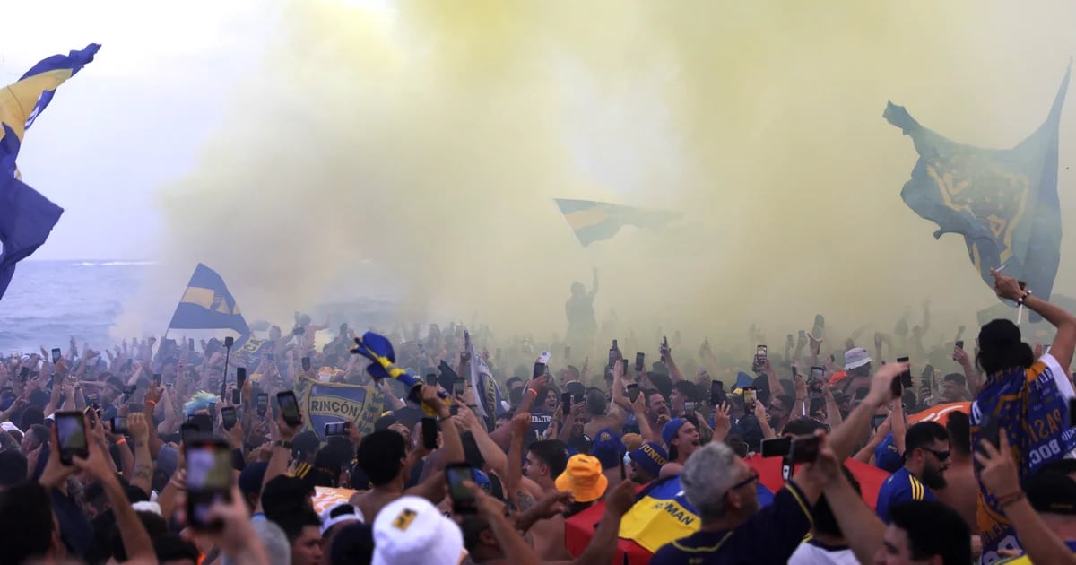 Tras la violencia, hinchas de Boca Juniors izaron la bandera en Río de Janeiro antes de la final