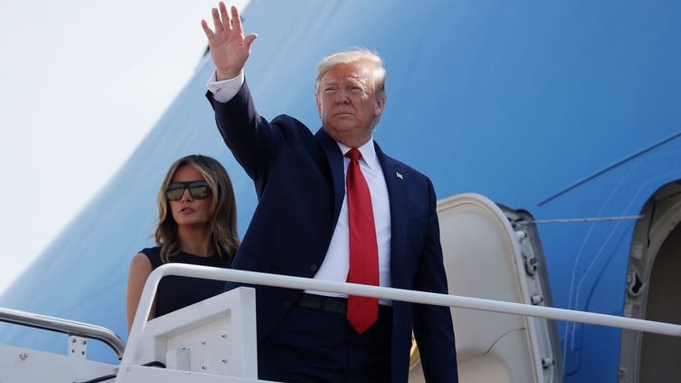 El presidente Trump y la primera dama viajan en el Air Force One a las ciudades de los tiroeteos en Texas y Ohio