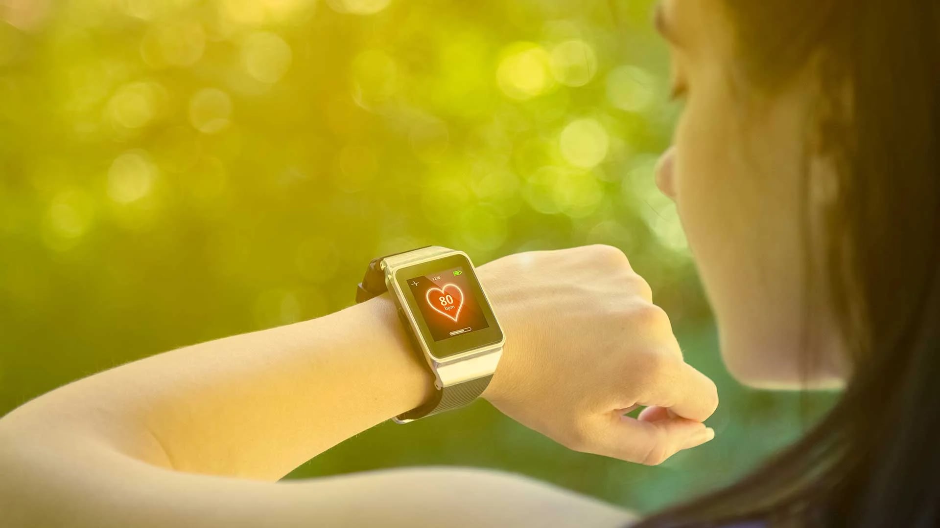 Relojes que controlan las pulsaciones, una de las tantas formas del “self-tracking” (Shutterstock)