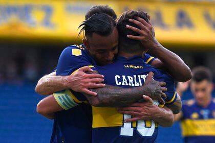 Boca Juniors logró un ajustado triunfo tras revertir una desventaja inicial con el tanto de Walter Bou, gracias a las conquistas de Carlos Tévez y Mauro Zárate. En la imagen el registro de otra de las celebraciones de Boca Juniors. EFE/Marcelo Endelli/Archivo 