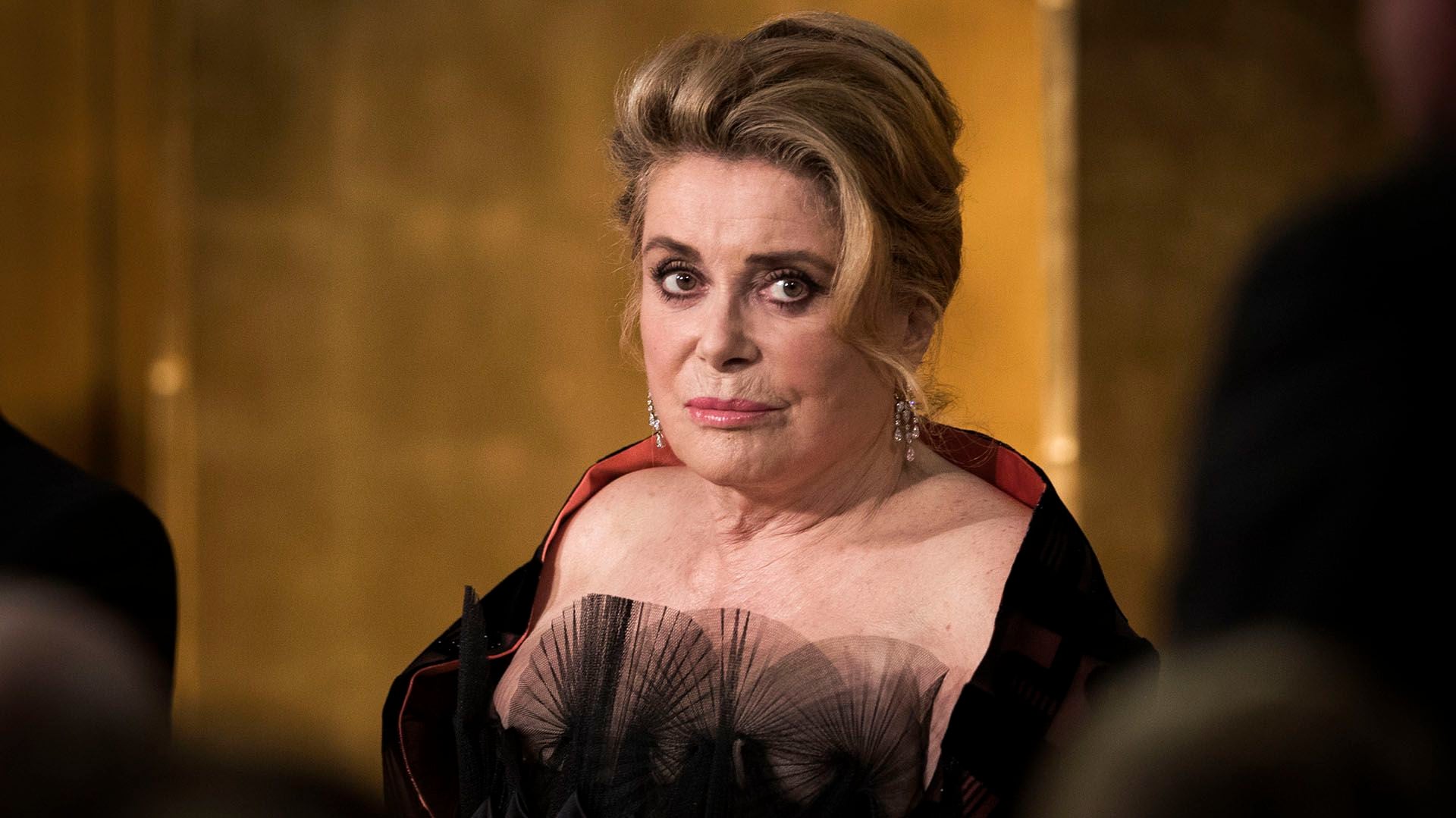 La actriz francesa Catherine Deneuve, ganadora del 30º premio Praemium Imperiale, asiste a la ceremonia de premiación en Tokio el 23 de octubre de 2018 (Photo by Behrouz MEHRI / AFP)