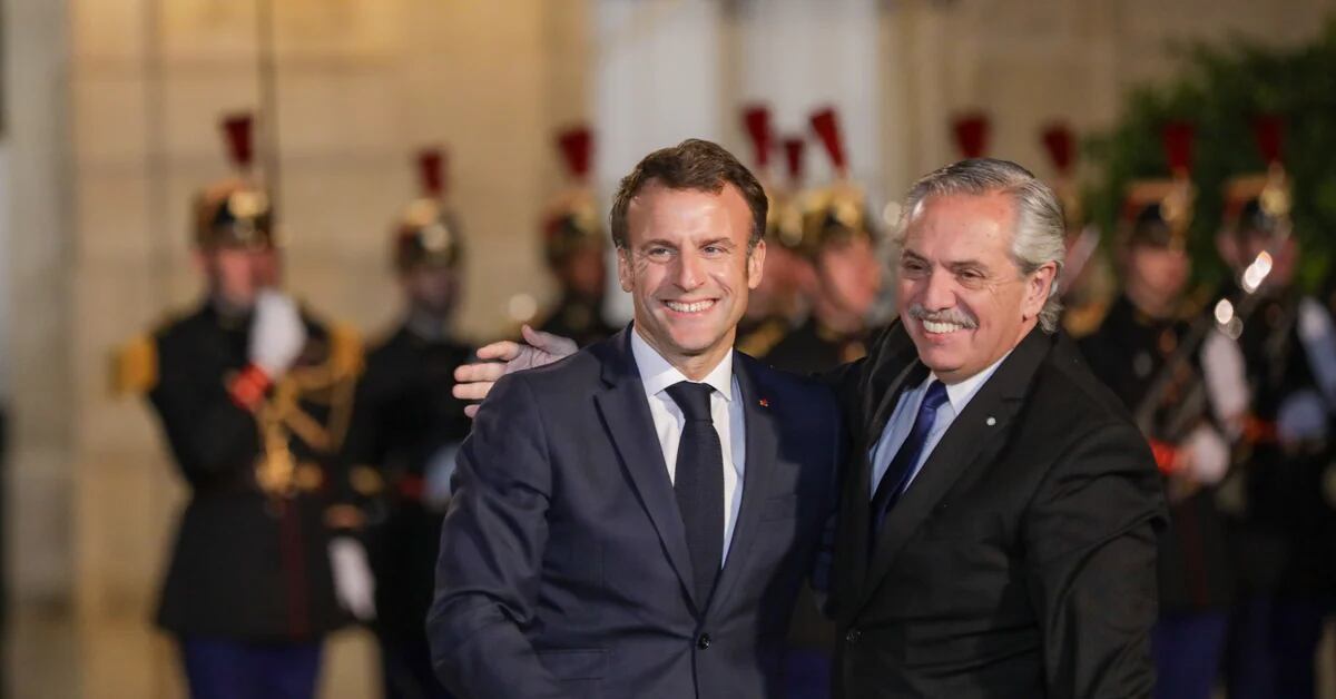 Der französische Präsident Emmanuel Macron hat Alberto Fernandez zum WM-Finale eingeladen