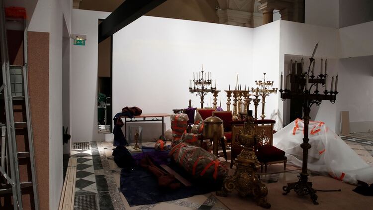 Los objetos recuperados descansan en el ayuntamiento de París, esperando por su traslado al Louvre (Reuters)