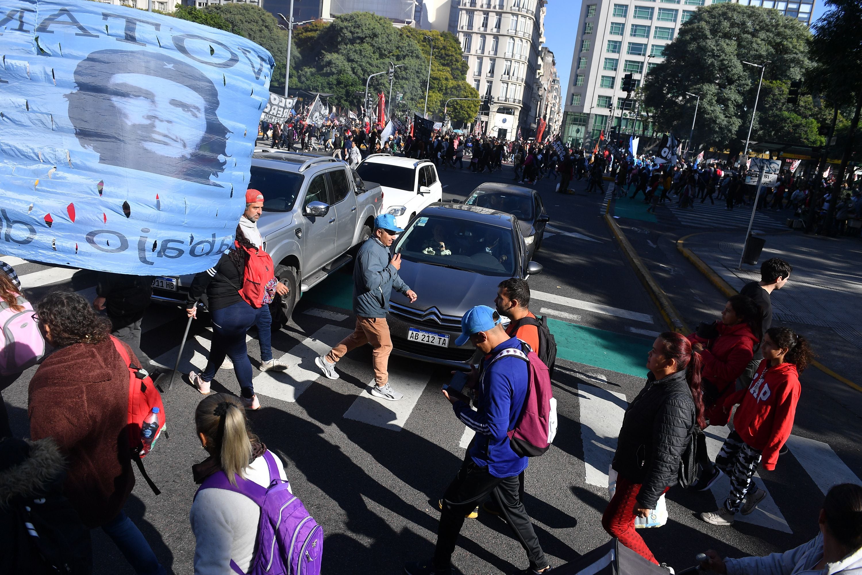 Los piqueteros aseguran que los próximos cortes, y posibles acampes tendrán como reclamo central el aumento en los montos de planes sociales como el Potenciar Trabajo y alimentario Maximiliano Luna