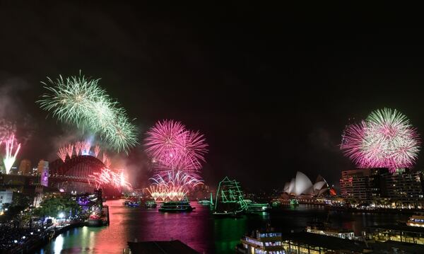 Oceanía fue la primera región del planeta en recibir el año nuevo. Y el show de fuegos artificiales en la bahía de Sidney, Australia, es un clásico