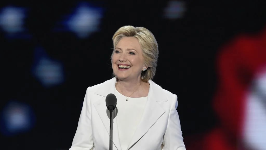 Hillary aceptó su nominación con “humildad y determinación” (AFP)