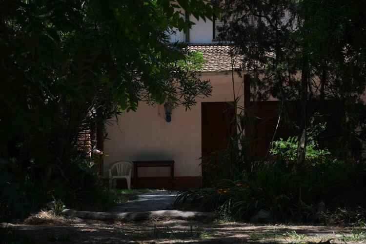 La casa de los rugbiers, allanada por la Policía Bonaerense: allí se encontró la zapatilla. 