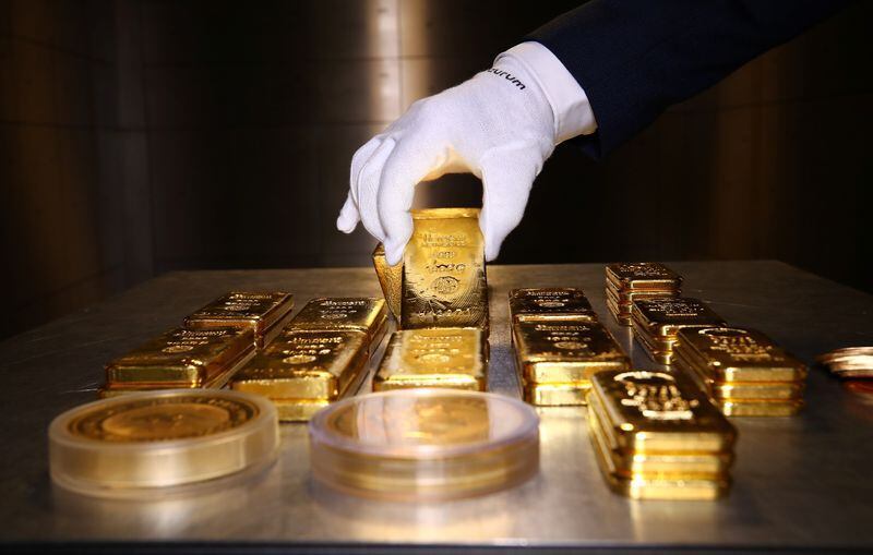 Imagen de archivo de lingotes y monedas de oro guardadas en una caja fuerte de la compañía Pro Aurum en Mínich, Alemania. 14 agosto 2019. REUTERS/Michael Dalder