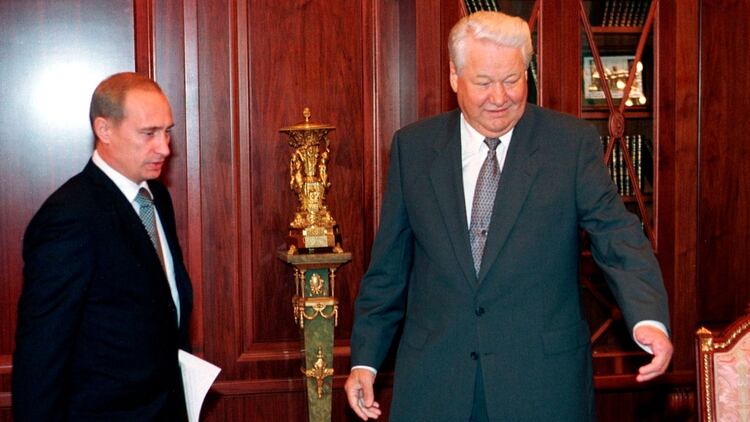 Yeltsin renunció y tres días después, Putin asumió como presidente el 31 de diciembre de 1999. (Shutterstock)