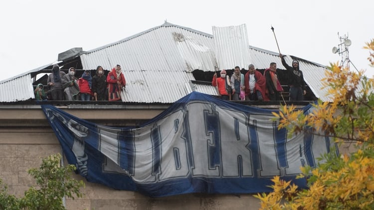 Los presos hicieron un motín en la cárcel federal de Villa Devoto (Adrián Escandar)