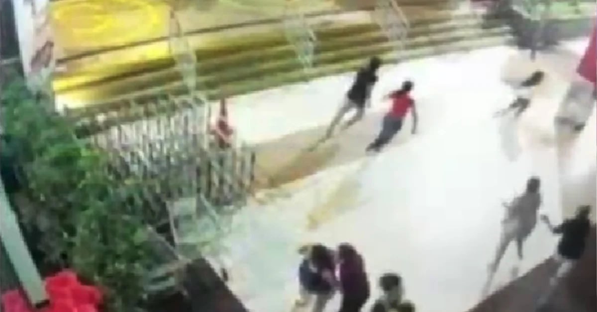 Video Shows Terror of Customers Attacked by Hitmen at Santa Anita Mall’s Chicken Shop