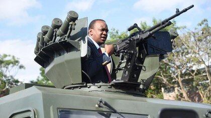 Uhuru Kenyatta, presidente de Kenia, en un vehículo blindado fabricado por Norinco (The Standard)