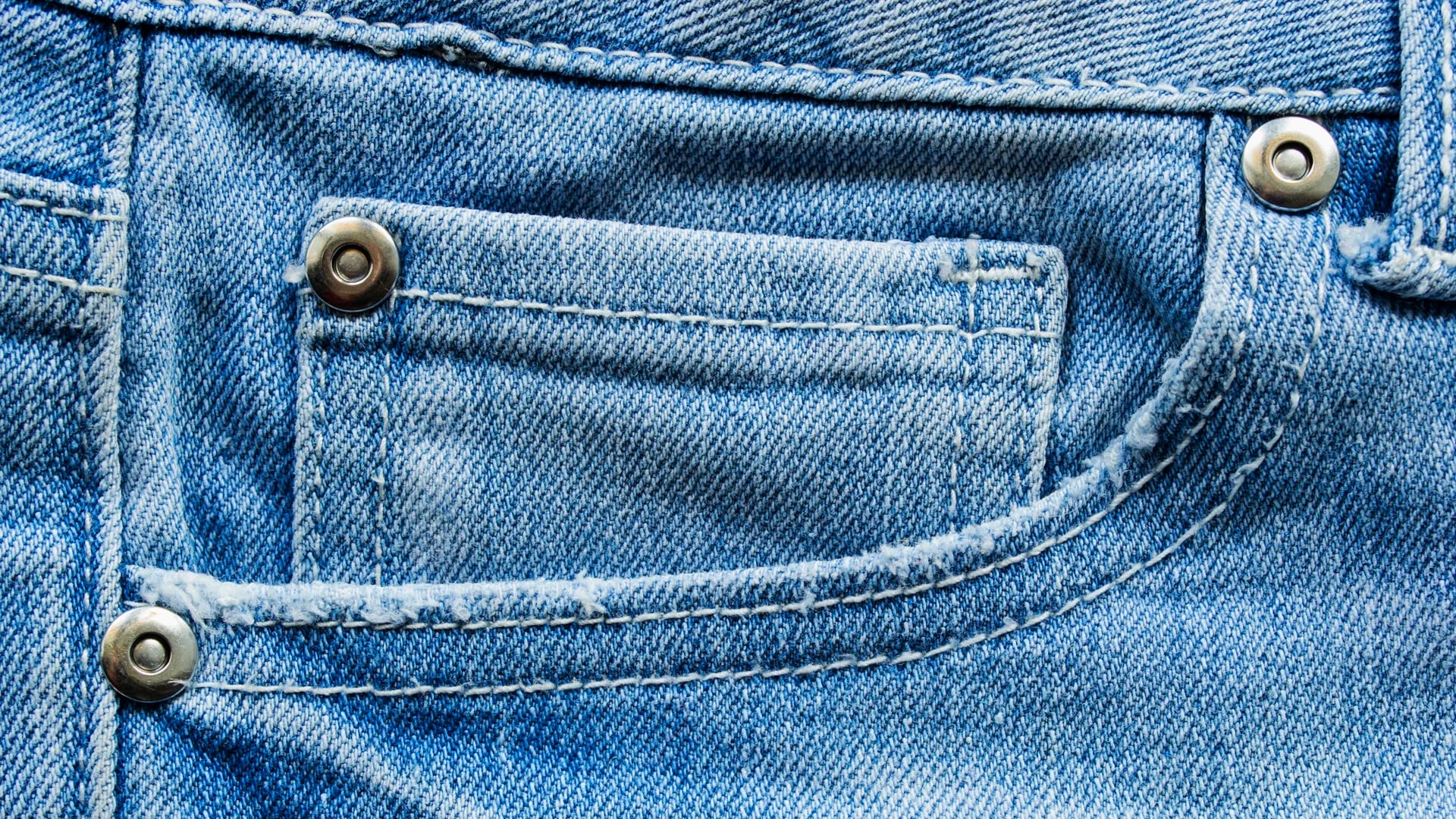 Lavar los jeans asiduamente tiene un impacto negativo en el ambiente (Getty Images)