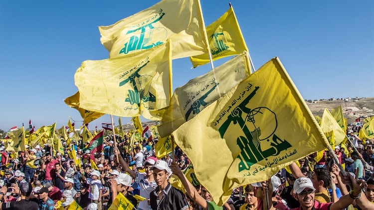 Una manifestación del grupo terrorista libanés Hezbollah. Algunos de sus miembros se han hecho de pasaportes venezolanos (Shutterstock)