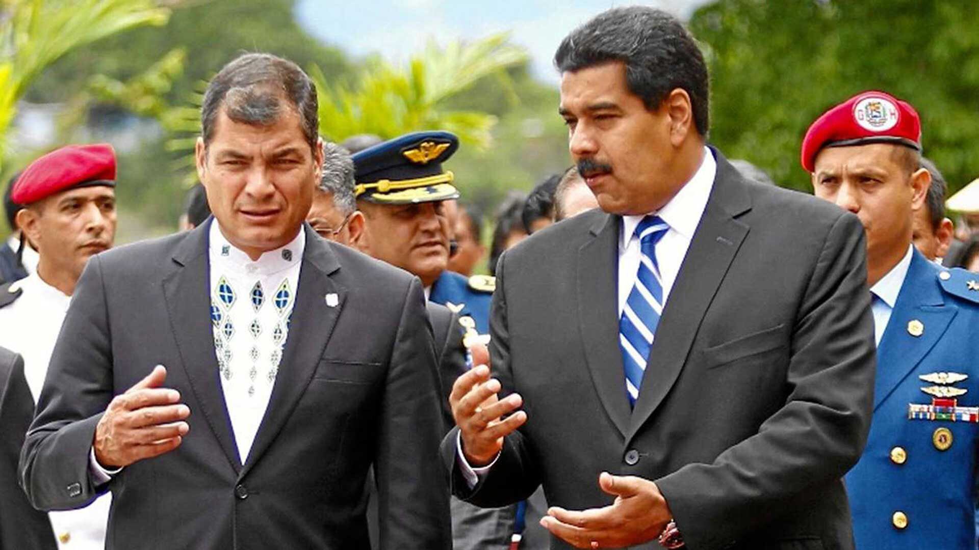 El dictador venezolano Nicolás Maduro junto con su par ecuatoriano, Rafael Correa. El ex presidente radicado en Bruselas hace trabajos de "consultoría" para el régimen de Venezuela
