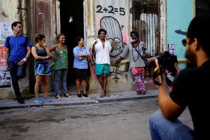 FOTO DE ARCHIVO: Luis Manuel Otero Alcantara, organizador de la  "00Biennial" y opositor cubano. REUTERS/Alexandre Meneghini/File Photo