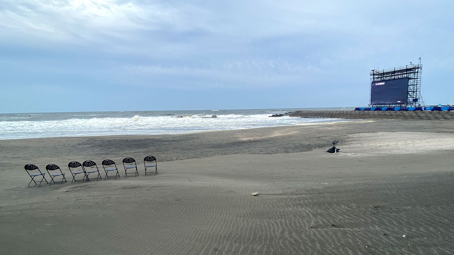 The emptiness of Tsurigasaki Surfing Beach