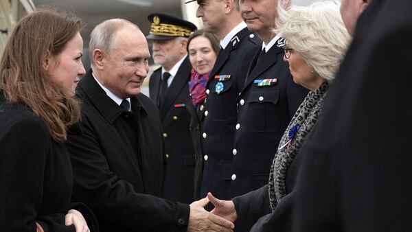 El presidente ruso Vladimir Putin a su llegada al Arco el Triunfo (Reuters)