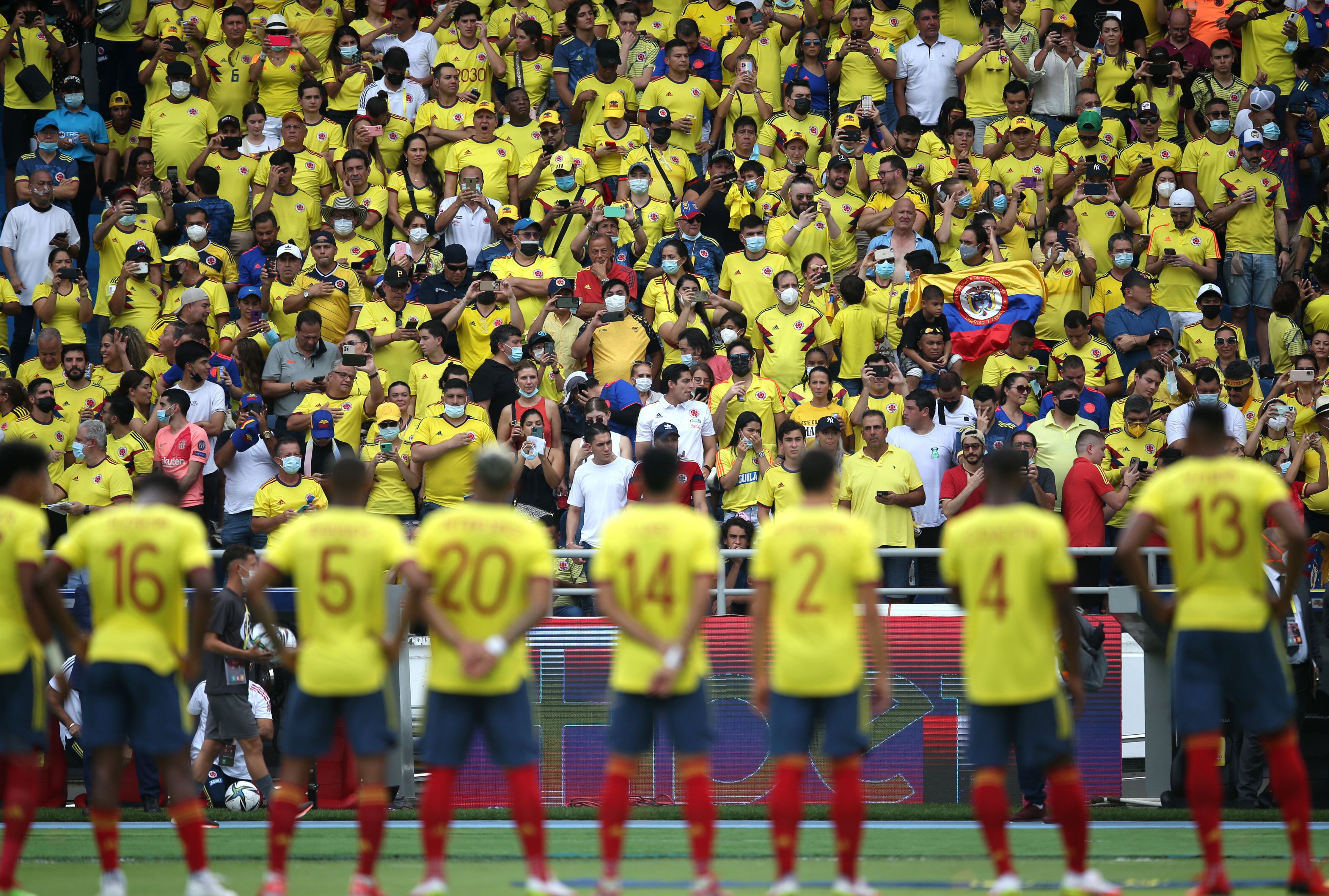 Soccer Football - World Cup - South American Qualifiers - Colombia v Brazil - Estadio Metropolitano Roberto Melendez, Barranquilla, Colombia - October 10, 2021 Colombia players line up before the match REUTERS/Luisa Gonzalez
