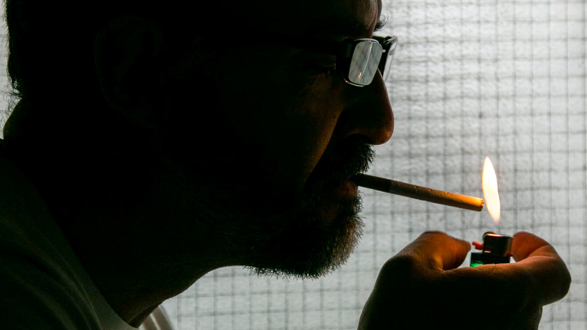 El grupo de entre 35 a 49 años es el que más fuma tabaco con frecuencia dentro del último mes (NA)