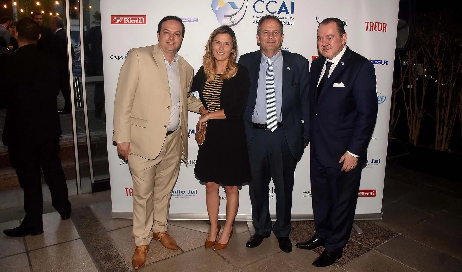 El presidente de la DAIA, Cohen Sabban, el embajador Sztulman junto a su esposa y Montoto