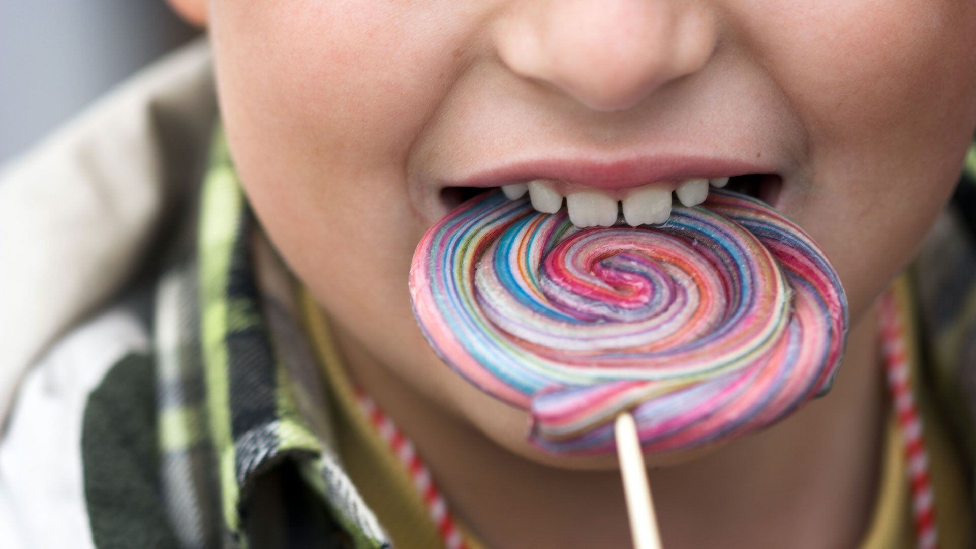 Una investigación exploró los efectos del consumo de bebidas azucaradas en niños (Shutterstock)
