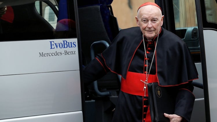 El Cardenal McCarrick en una reunión en el Vaticano en marzo del 2013. REUTERS/Alessandro Bianchi/File Photo