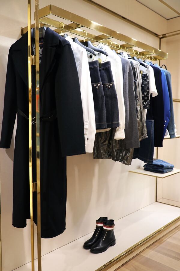 La colección SS 19 ready to wear, diseños de Ghesquiere: jeans, vestidos, abrigos y shorts