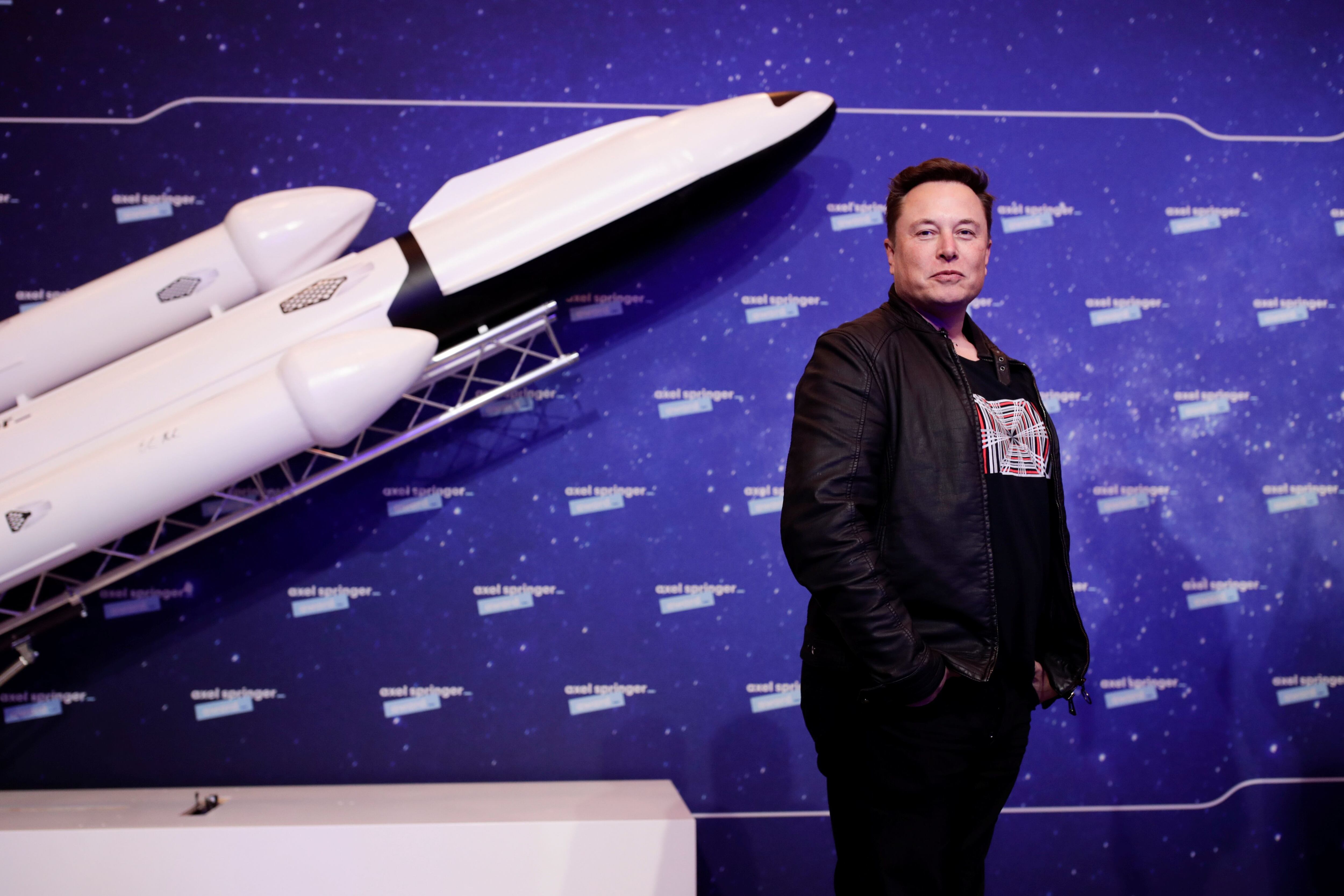 Elon Musk dueño de SpaceX, tuvo un año complicado a nivel personal y profesional en 2008 (EFE/EPA/HANNIBAL HANSCHKE / Pool) 