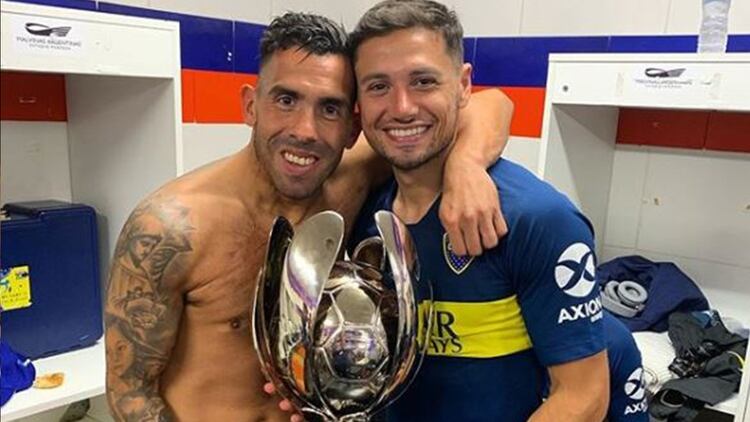 ZÃ¡rate subiÃ³ a su Instagram una foto junto a Tevez y la Copa