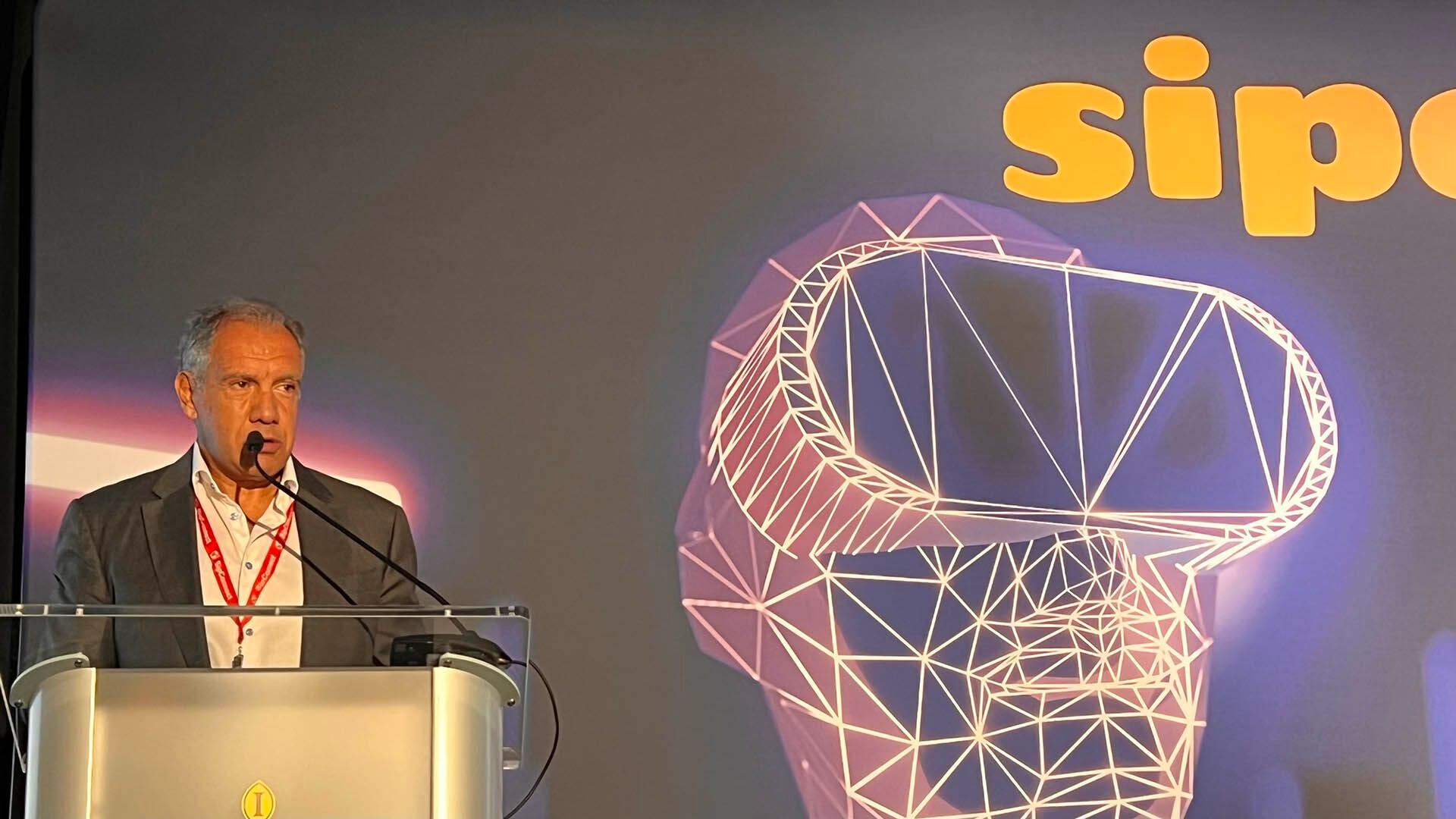 El fundador y CEO de Infobae, Daniel Hadad, habló sobre el impacto de la IA en el periodismo y la industria de medios.