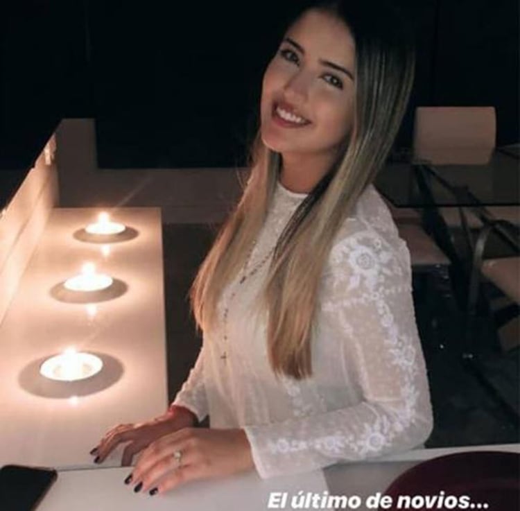 Daniela Cabello muestra su anillo (Captura del Instagram de Omar Acedo)